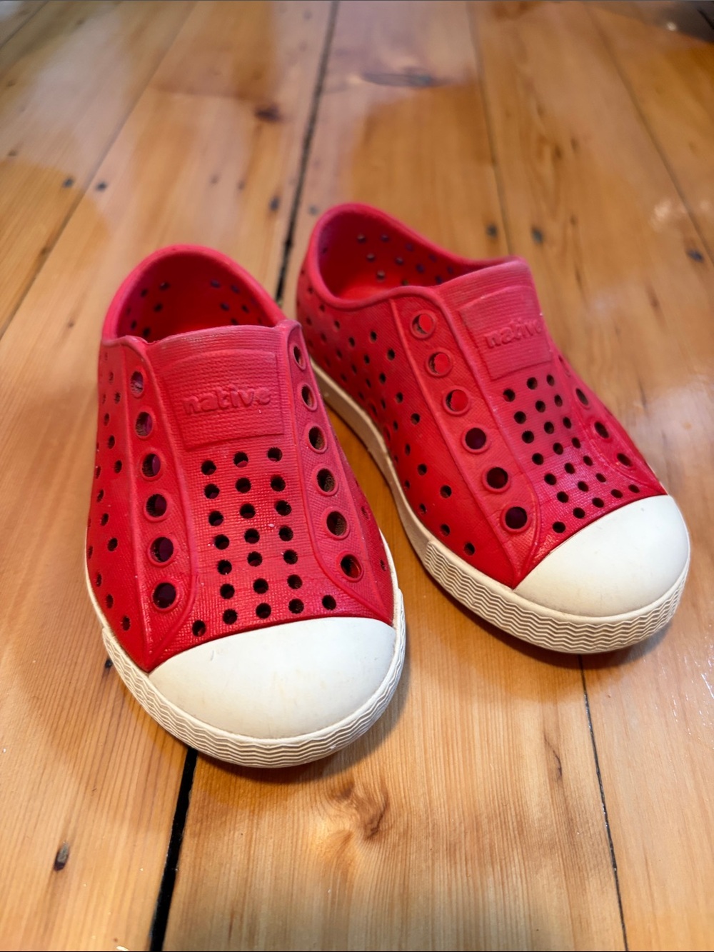 💦Native Jefferson C6 toddler Red Slip-On Water Shoes - great for summer play!